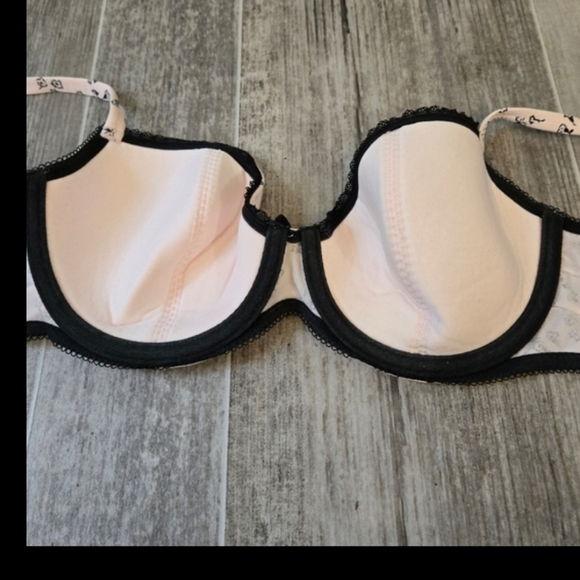 B. Tempt'd Pink With Black Floral Lace Trim and a Little Bow Bra Size 38B - Picture 4 of 7